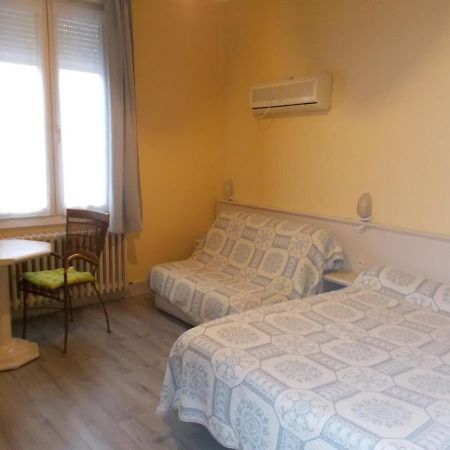 Auberge De L Arrivee Chemille-en-Anjou Екстер'єр фото